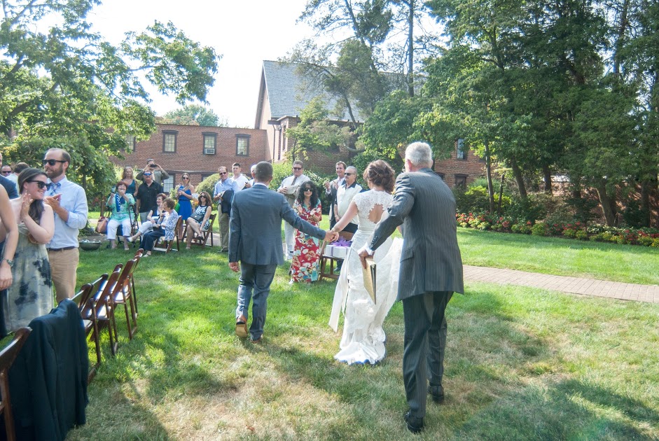 Bride and Groom leaving ceremony at Smithville Mansion