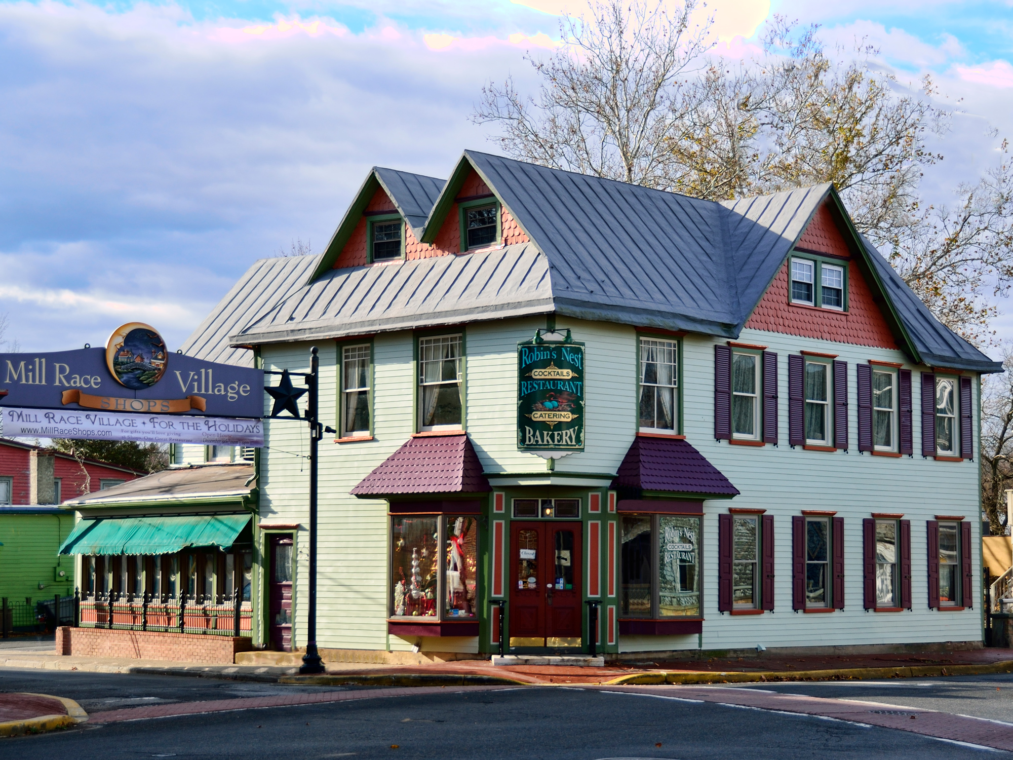 Exterior of Robin's Nest Restaurant, Mount Holly